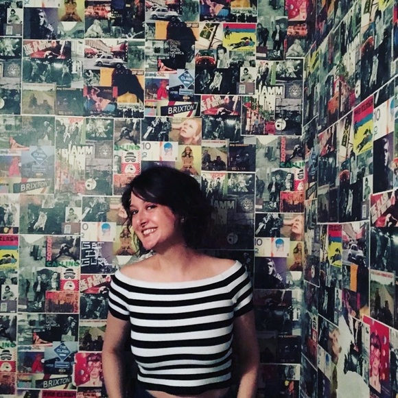 **SOLD** Alice + Olivia knit ribbed striped crop top - size M - stretchy fabric - Picture 7 of 7